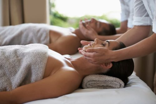 Possibilité d'effectuer un massage californien en duo dans notre spa à Grenoble
